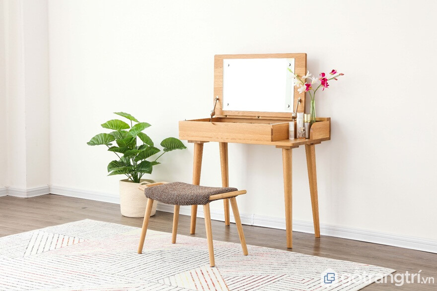 Bàn trang điểm bằng gỗ đơn giản - Ảnh: Internet Bàn trang điểm bằng gỗ đơn giản - Ảnh: Internet