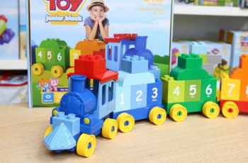 Gợi ý đồ chơi cho bé 2 tuổi giúp trẻ phát triển trí thông minh