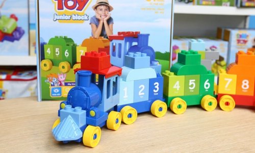 Gợi ý đồ chơi cho bé 2 tuổi giúp trẻ phát triển trí thông minh