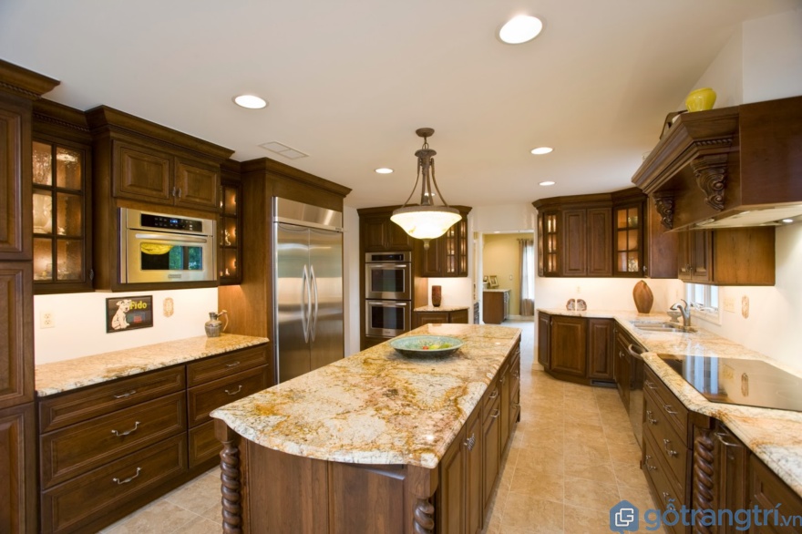Tủ bếp gỗ kết hợp mặt đá granite - Ảnh: Internet Tủ bếp gỗ kết hợp mặt đá granite - Ảnh: Internet