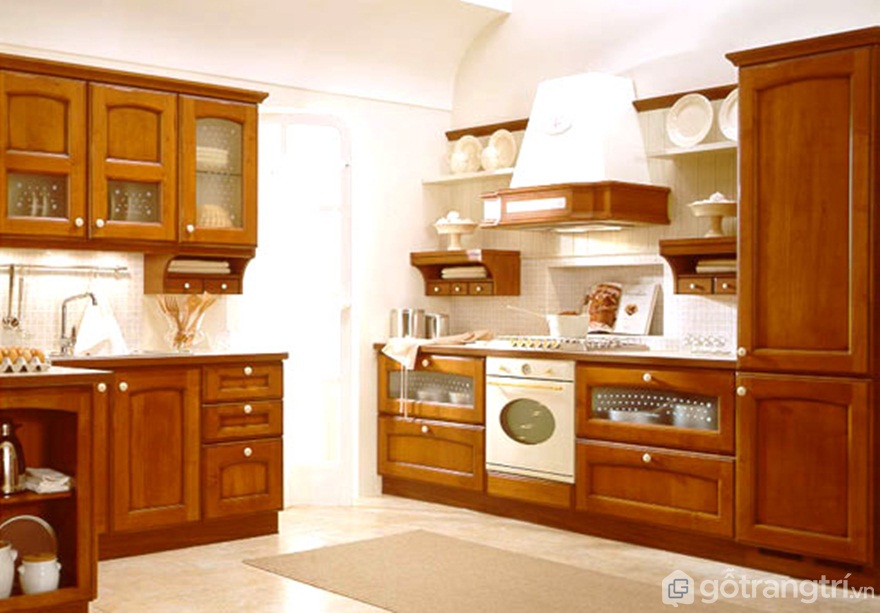 Tủ bếp bằng gỗ xoan đào - Ảnh: Internet