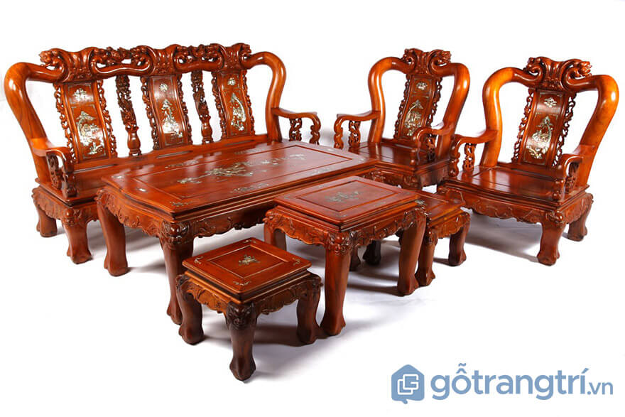 nên mua bàn ghế gỗ hay sofa