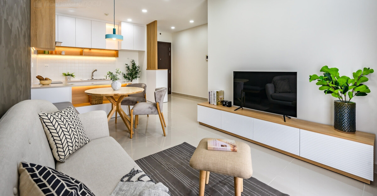 Kệ TiVi chung cư hiện đại mang trong mình phong cách thiết kế độc đáo, mới lạ, phù hợp với những căn hộ có không gian sống sáng tạo và đầy cá tính. Kệ TiVi hiện đại sẽ là điểm nhấn tuyệt vời cho phòng khách của bạn, cho phép bạn thể hiện cá tính riêng của mình.