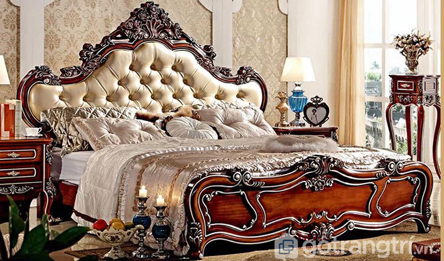 giường ngủ hoàng gia