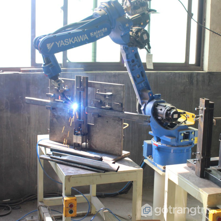 ban-hoc-sinh-don-khung-chan-lam-bang-ong-thep-ovan-ghx-489 (1)