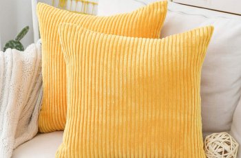 gối sofa màu vàng