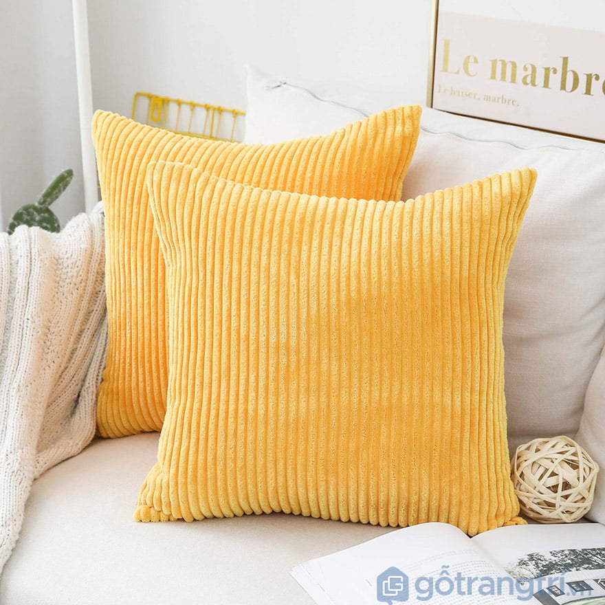 gối sofa màu vàng