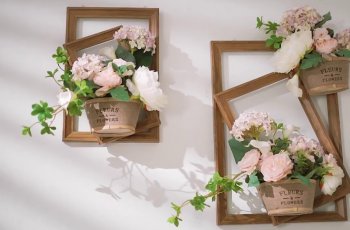 Hoa giả trang trí tường