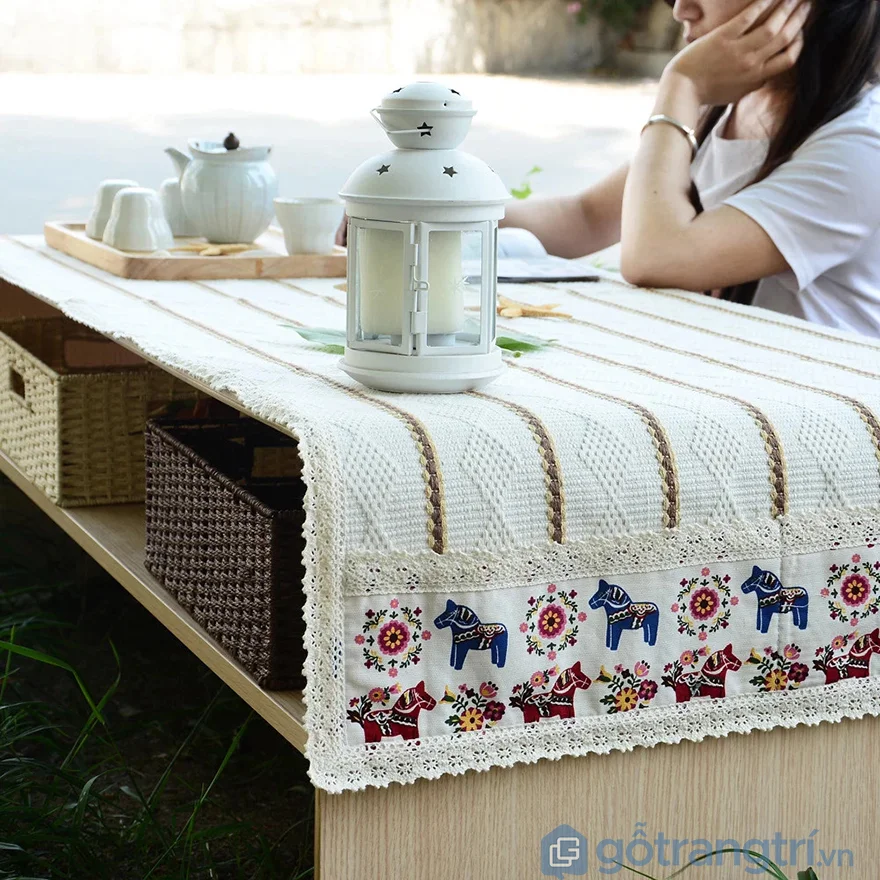 Khăn trải bàn gỗ phòng khách
