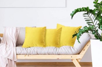 gối sofa màu vàng