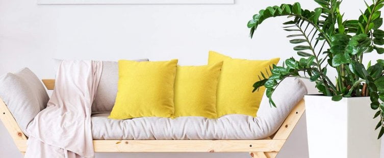 gối sofa màu vàng