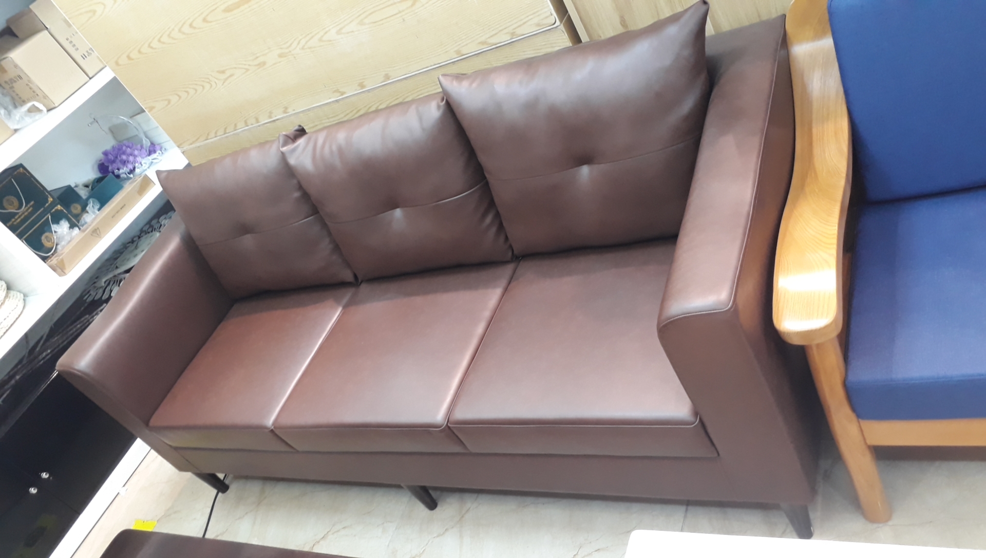 Sofa da thiết kế sang trọng, hiện đại