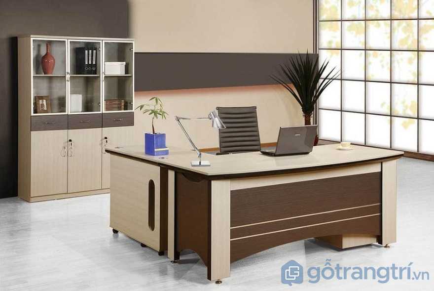 bàn giám đốc của giám đốc