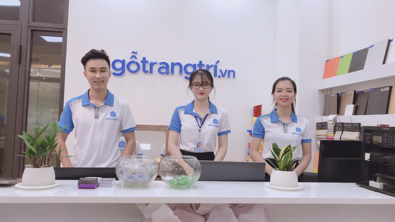 Nhân viên bàn hàng Gỗ Trang Trí