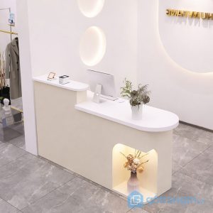 1 quầy lễ tân bo cong