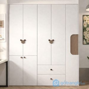 1 tủ quần áo có kệ trang trí