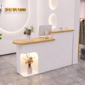 Quầy lễ tân bo cong