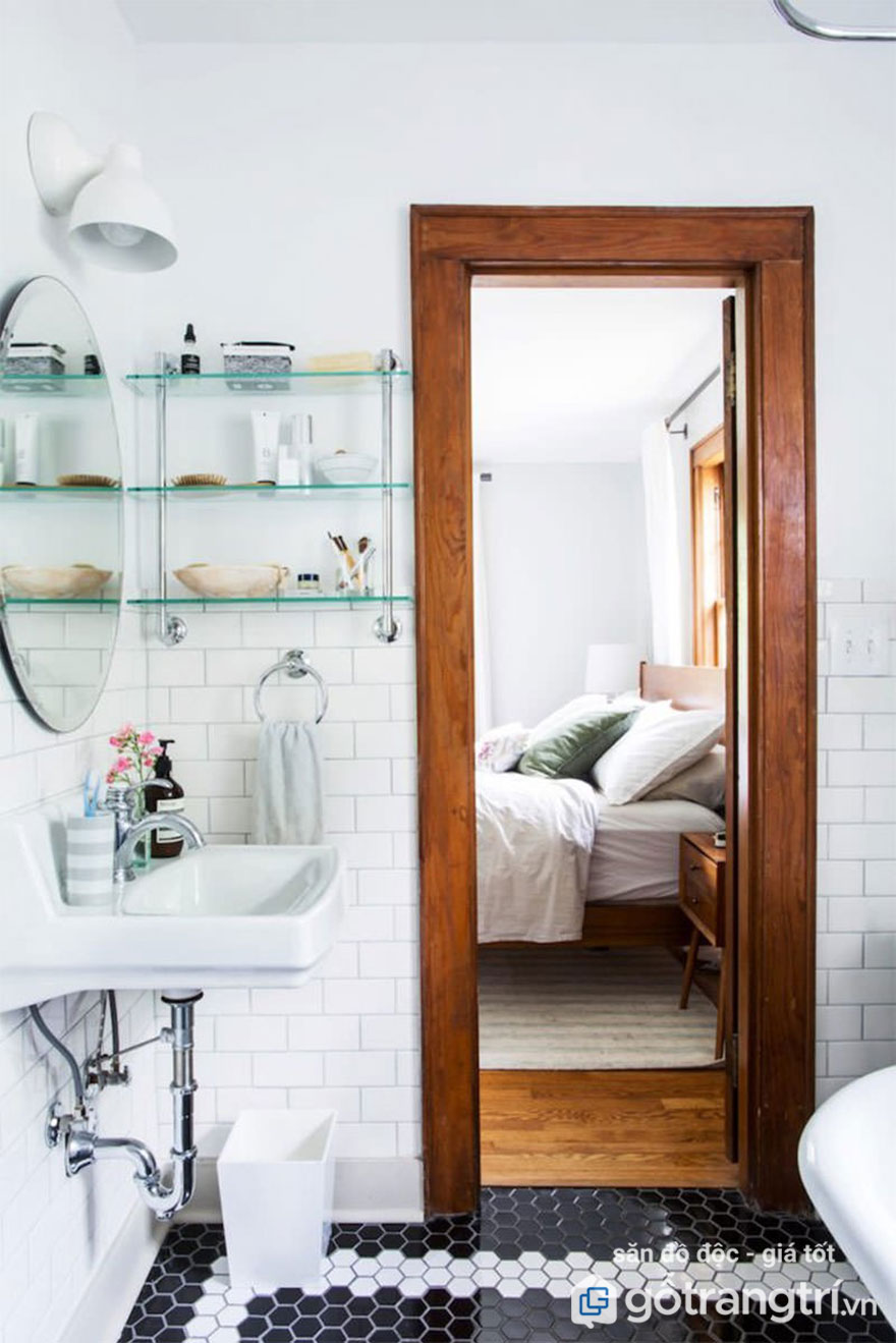 Tủ dưới lavabo giúp gom đồ vệ sinh cá nhân, khăn và vật dụng nhỏ để mặt bàn bớt bừa