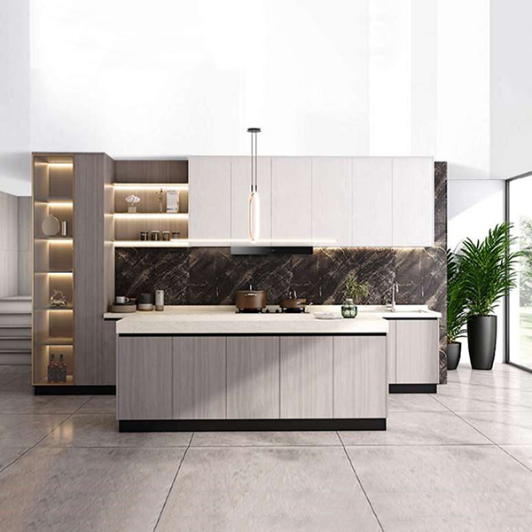 Hệ tủ bếp trẻ trung giúp chia khoang theo nhóm đồ nấu, đồ khô và đồ dùng hằng ngày