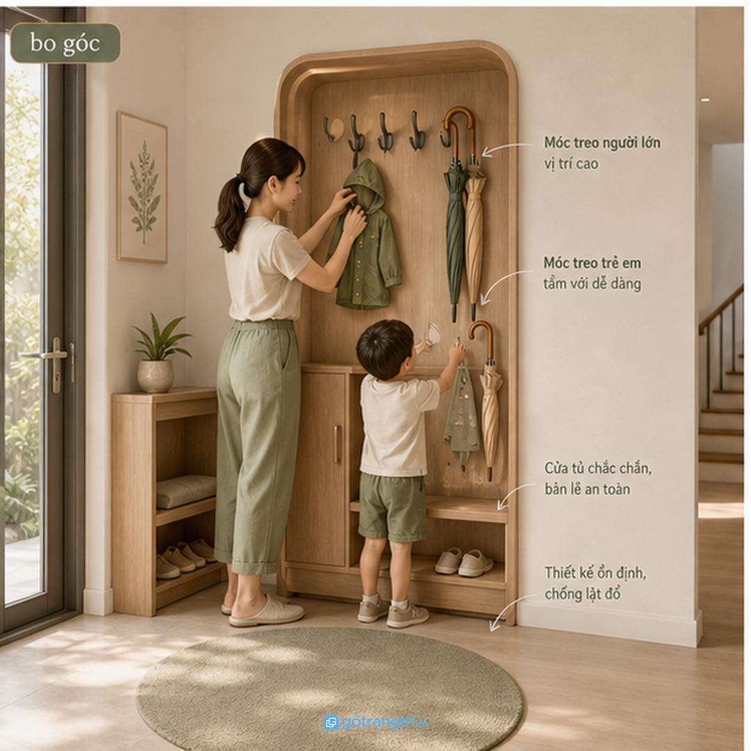 Nhà phố đi xe máy nhiều nên tách khoang áo mưa và ô dù