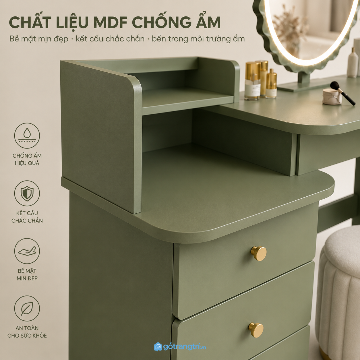 Mặt bàn rộng kết hợp gương LED tiện dụng