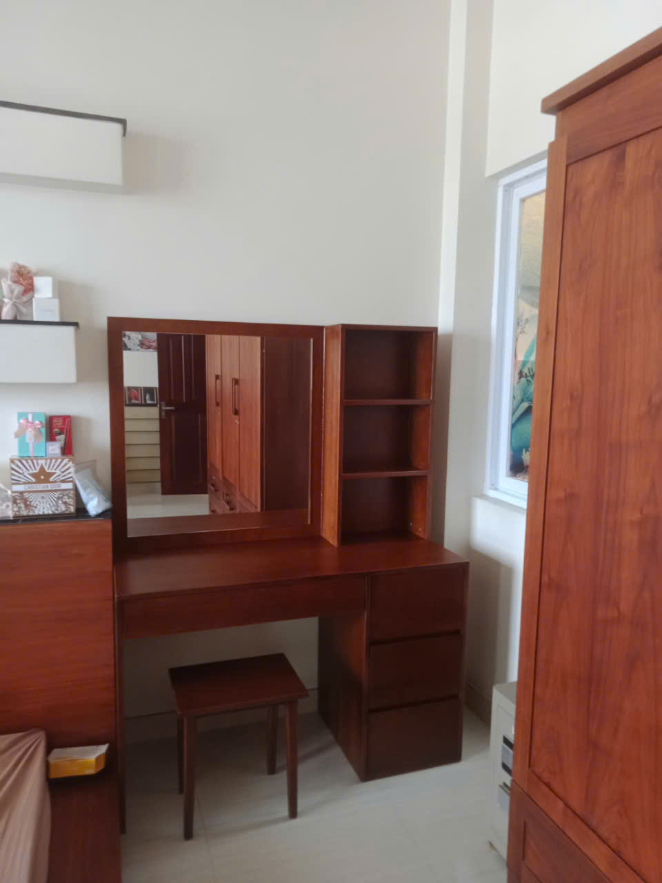 Ảnh khách hàng đánh giá Bàn phấn gỗ sồi tự nhiên thiết kế đẹp GHS-41191
