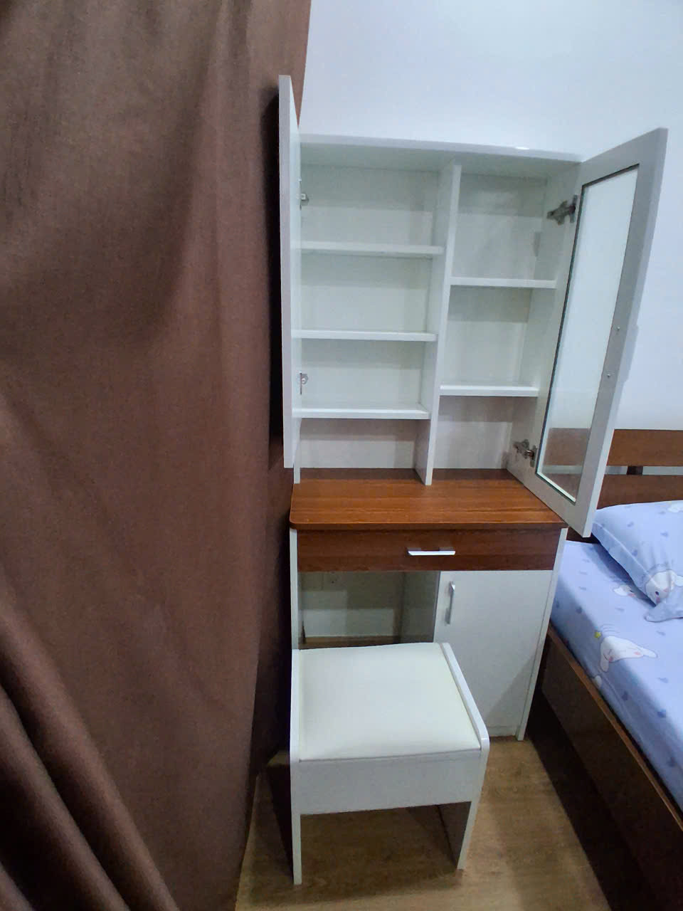 Ảnh khách hàng đánh giá Bàn trang điểm gỗ phòng ngủ hiện đại GHS-4142