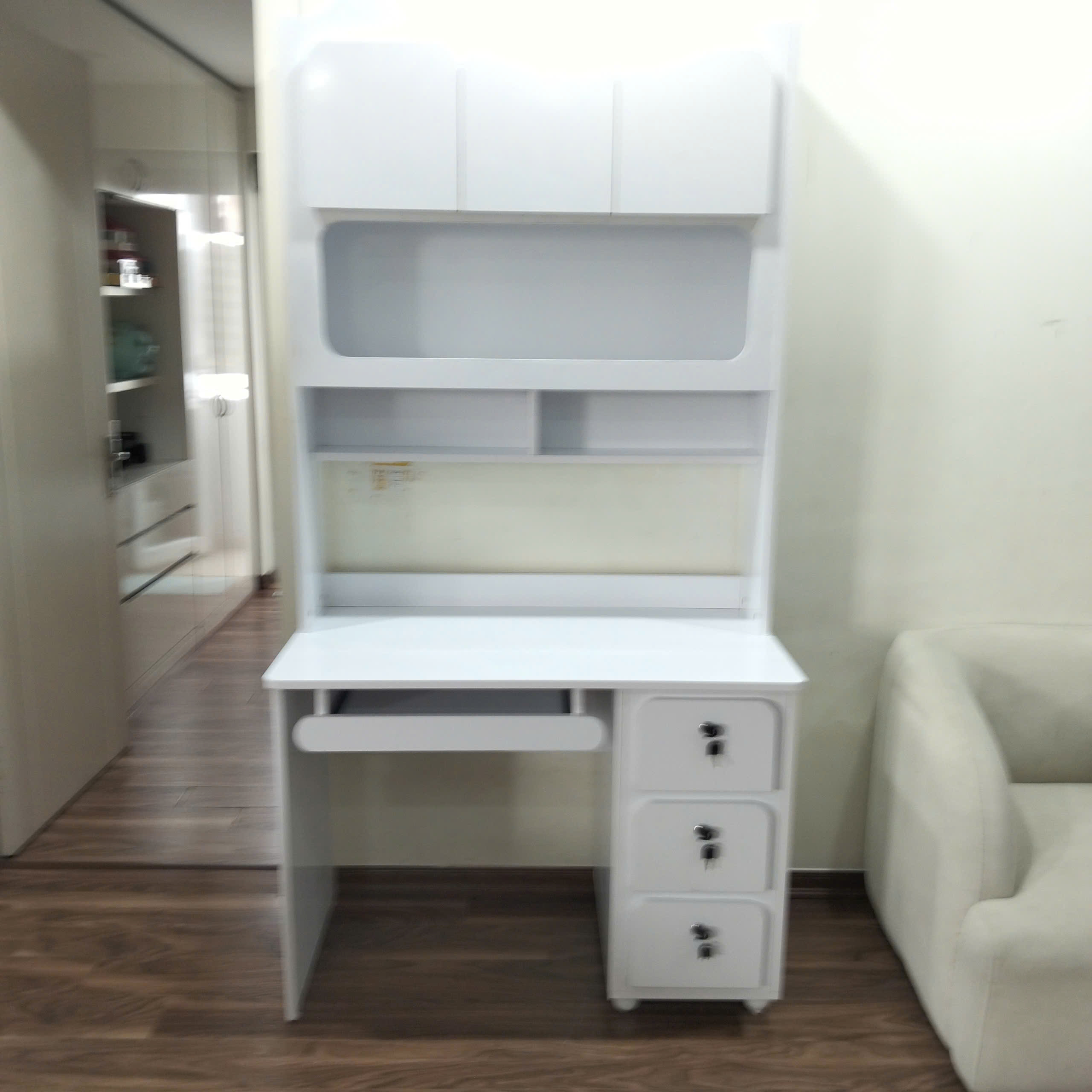 Ảnh khách hàng đánh giá Bàn học gỗ ép công nghiệp đẹp hiện đại GHS-42025